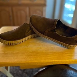 Born Women Size 8 shoe Dark Noix Distressed Only Worn Couple Of Times